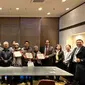 Dubes Heri Akhmadi Anugerahkan Ambassador Award kepada Relawan Tanggap Bencana Gempa Ishikawa. (KBRI Tokyo)