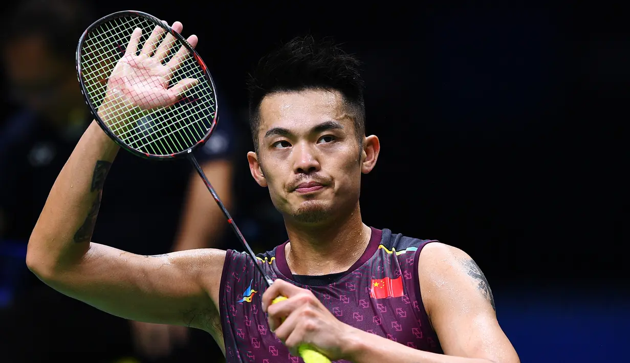 Lin Dan bereaksi setelah mengalahkan Sameer Verma dalam dalam kejuaraan bulu tangkis World Championships di Nanjing, Provinsi Jiangsu, China, 1 Agustus 2018. Lin Dan mengumumkan pensiun sebagai pebulu tangkis. (Johannes EISELE/AFP)