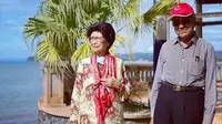 Mantan Perdana Menteri Malaysia Mahathir Mohamad dan istri, Siti Hasmah, di Pulau Langkawi pada tahun 2020. (Dok. Instagram/@chedetofficial)