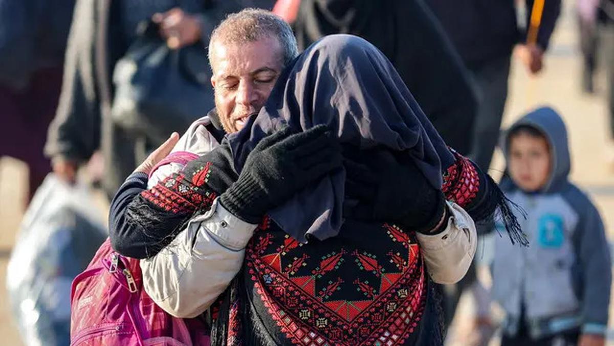 Potret Ribuan Warga Palestina Susuri Koridor Netzarim Untuk Kembali ke Gaza Utara