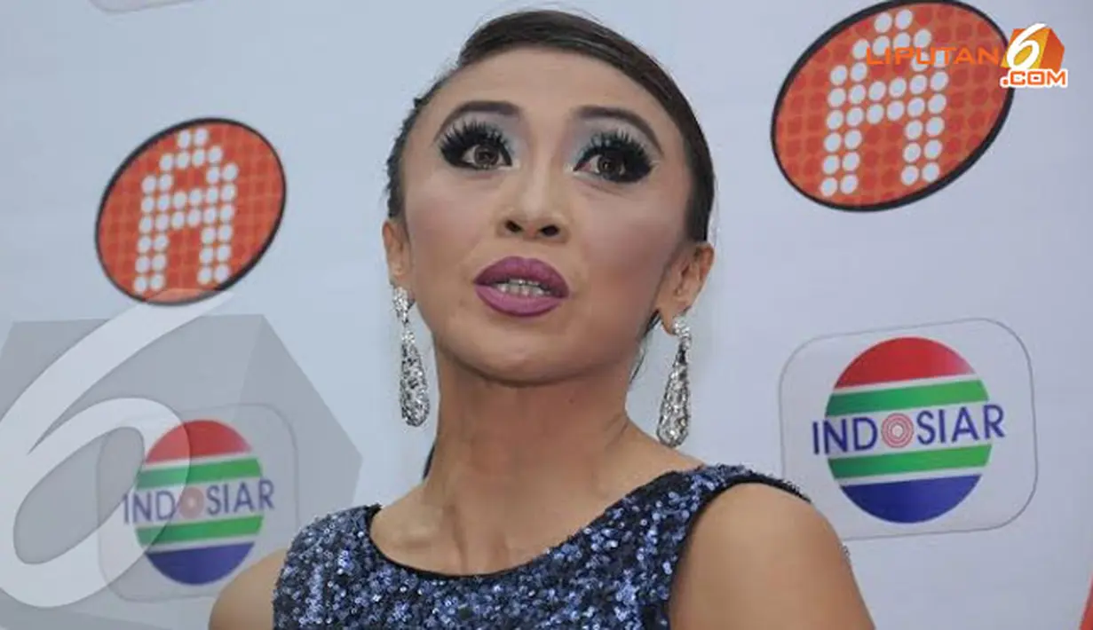 Trie Utami pun semakin dikenal oleh publik mengenai kehadirannya sebagai juri di Akademi Fantasi Indosiar yang meraih popularitas cukup besar pada tahun 2004-2006 serta dijuluki Miss Pitch Control. (Liputan6.com/Rini Suhartini).