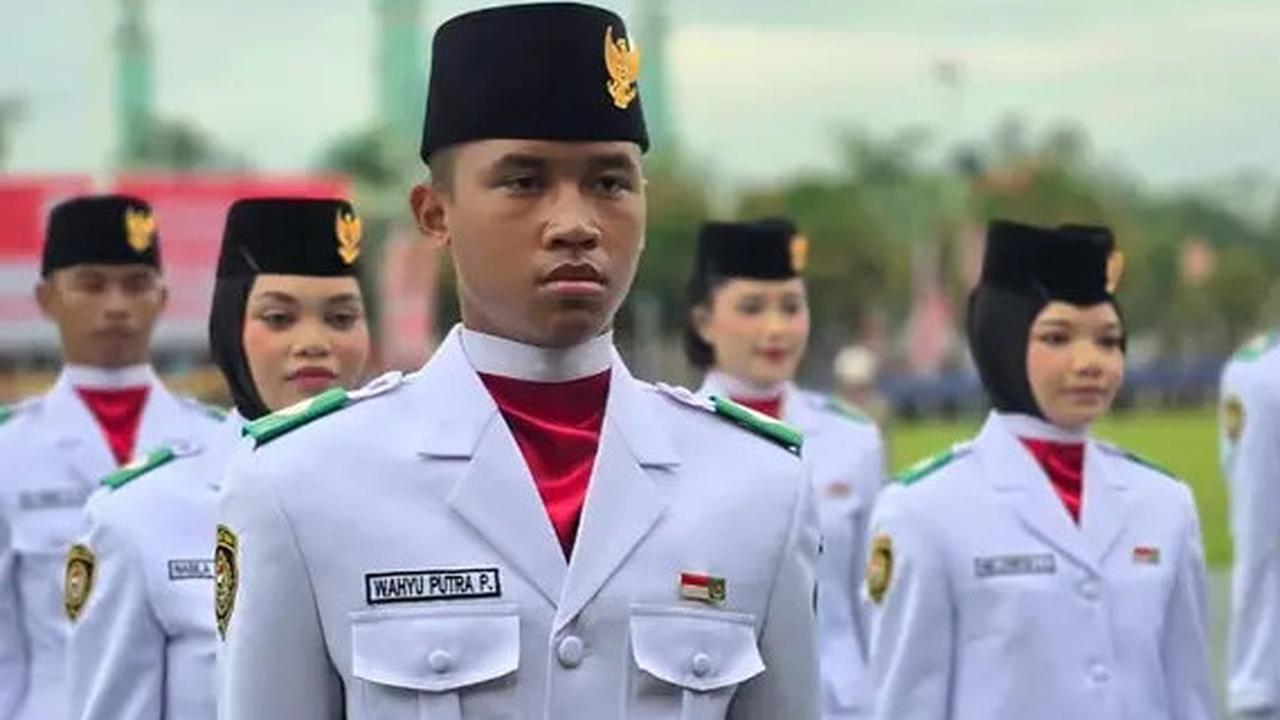 Ganteng dan Tinggi Keponakan Fitri Carlina Jadi Anggota Paskibraka Kutai Timur 'Semangat Terus ya Le, Tante Semua Bangga