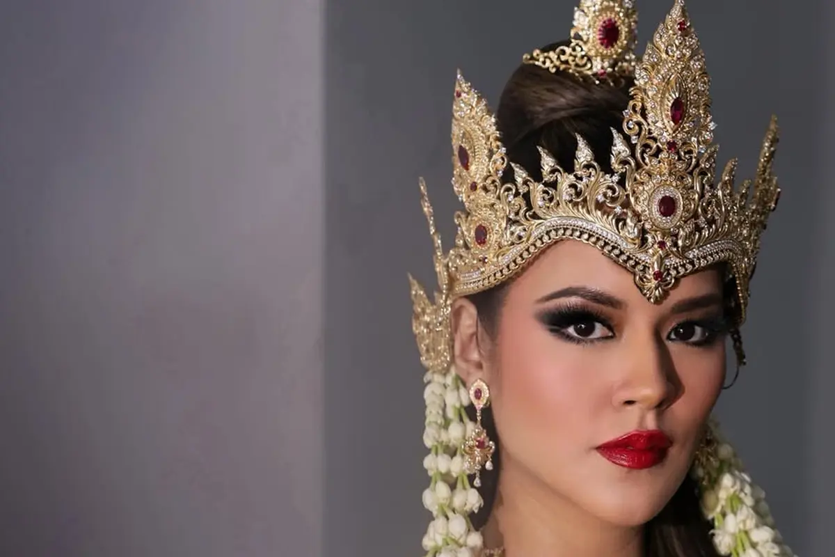 Totalitas Jadi Srikandi, Pesona Raisa Andriana Memukau dalam Balutan Busana Tradisional Bernuansa Merah Emas