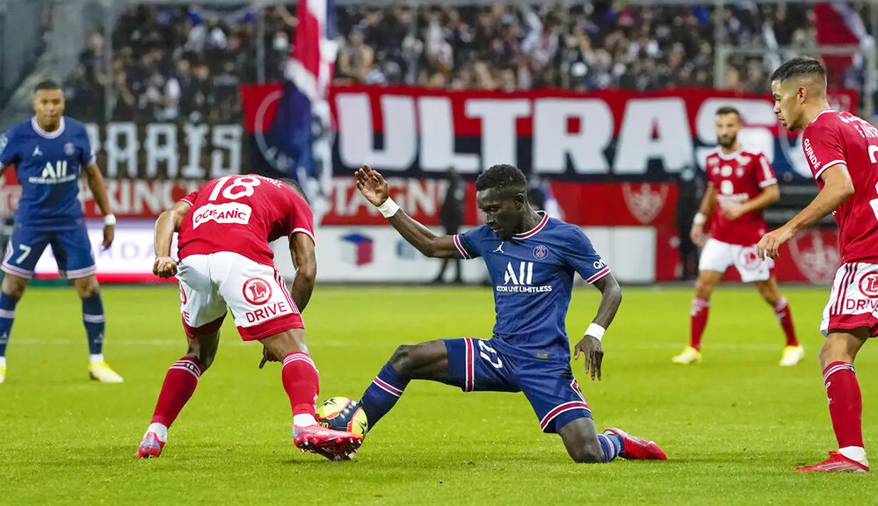 Bermain di Stadion Francis-Le Ble, Sabtu (21/8/2021), PSG berhasil melumat tuan rumah dengan skor 4-2. (Foto: AP/Daniel Cole)