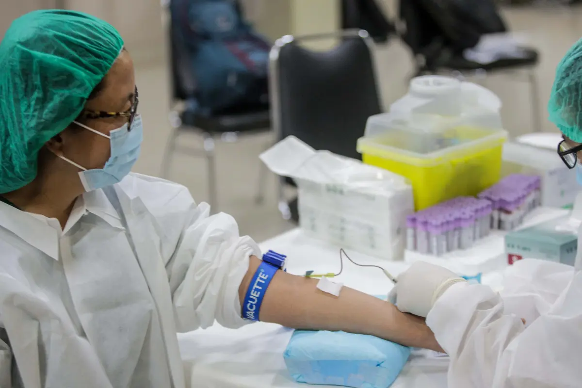 Melihat Tes Serologi COVID-19 untuk Petugas Medis