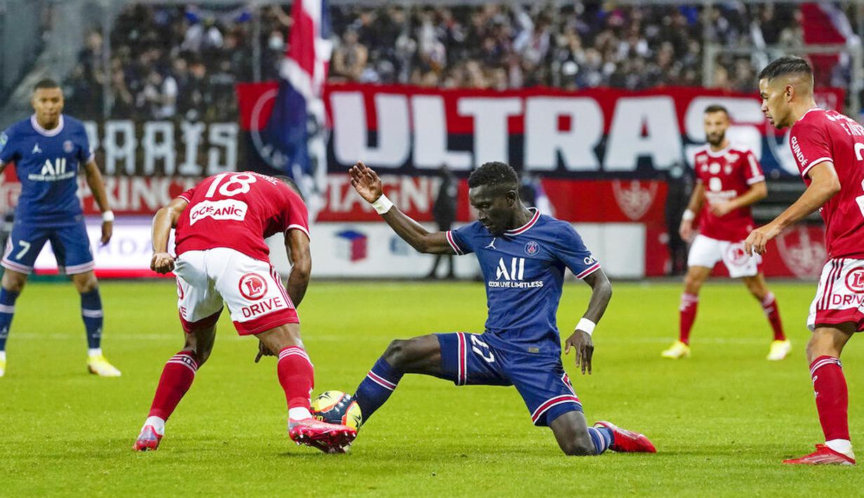 Bermain di Stadion Francis-Le Ble, Sabtu (21/8/2021), PSG berhasil melumat tuan rumah dengan skor 4-2. (Foto: AP/Daniel Cole)