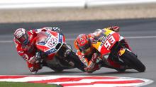 Marc Marquez (depan) dan Andrea Dovizioso. (Motorsport)