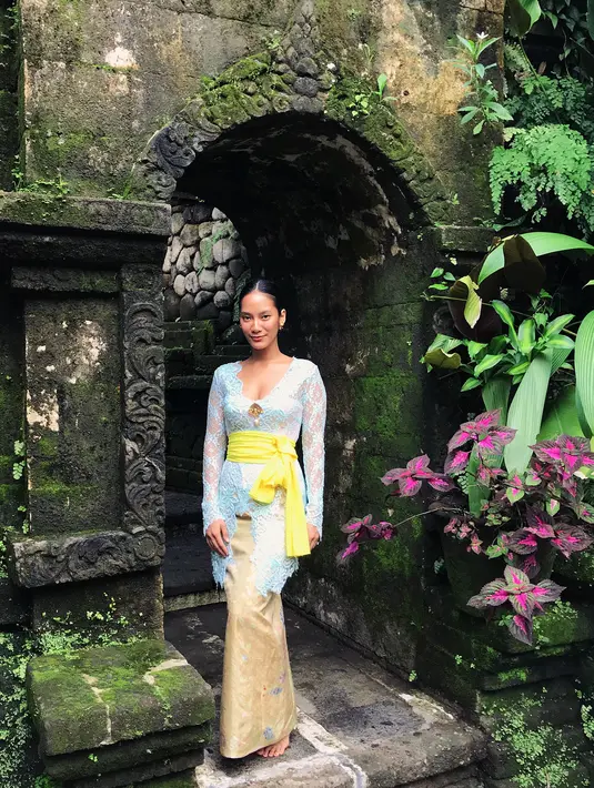 (Instagram/tarabasro)