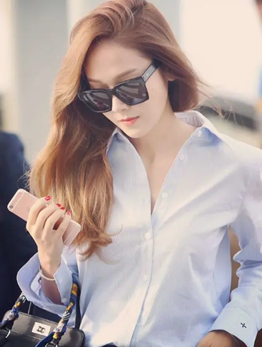 Namun pihak SM Entertainment mengungkapkan, Jessica ingin fokus solo karier dan mengembangkan bisnis fesyen miliknya. (viainstagram@jessicasyj/Bintang.com)