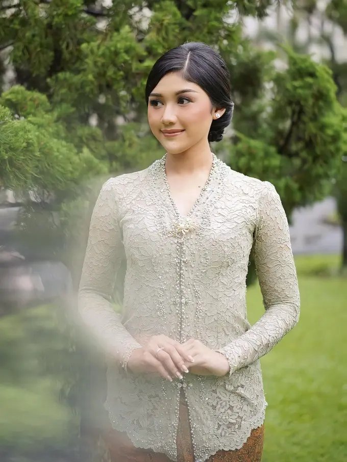 Kebaya Erina Gudono