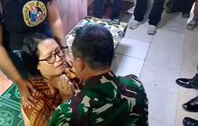 VIDEO: Tangis Pilu Ibu di Kaki Pangdam Udayana, Ungkap Sosok Penting di Balik Pribadi Prada Lucky