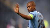 Fernandinho. Di leg kedua babak 16 Besar, Man City gantian menjamu Sporting Lisbon, 9 Maret 2022. Di laga yang berakhir 0-0 tersebut Man City menurunkan tim lapis keduanya. Fernandinho yang menjalani laga ke-100 di Liga Champions terpilih menjadi Man of The Match. (AFP/Pool/Jose Coelho)
