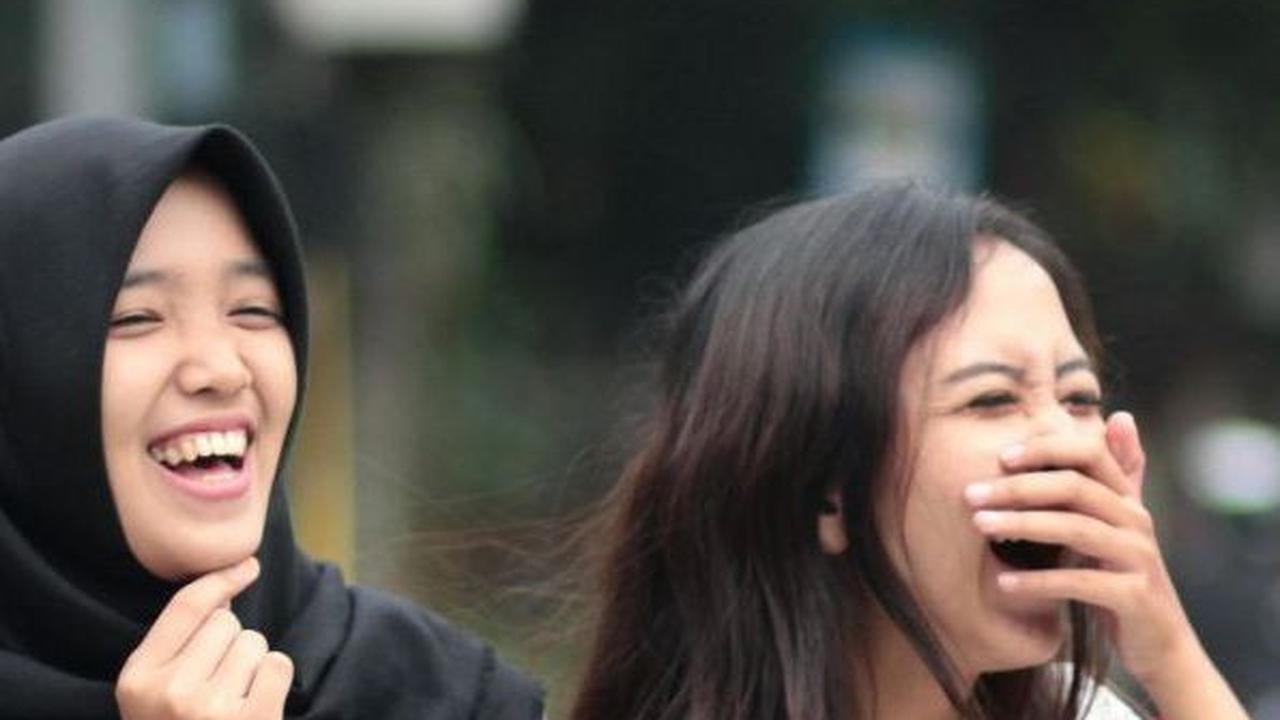 Pantun Sahabat Lucu