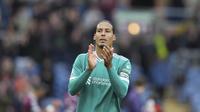 Virgil van Dijk usai berlaga di pertandingan antara Burnley vs Liverpool di Turf Moor, Minggu (14/09/2025). (AP Photo/Jon Super)