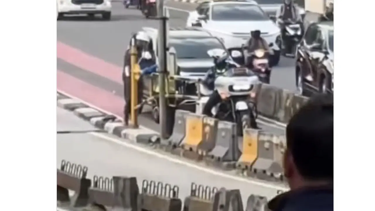 Pajero dikawal Patwal terobos jalur Transjakarta