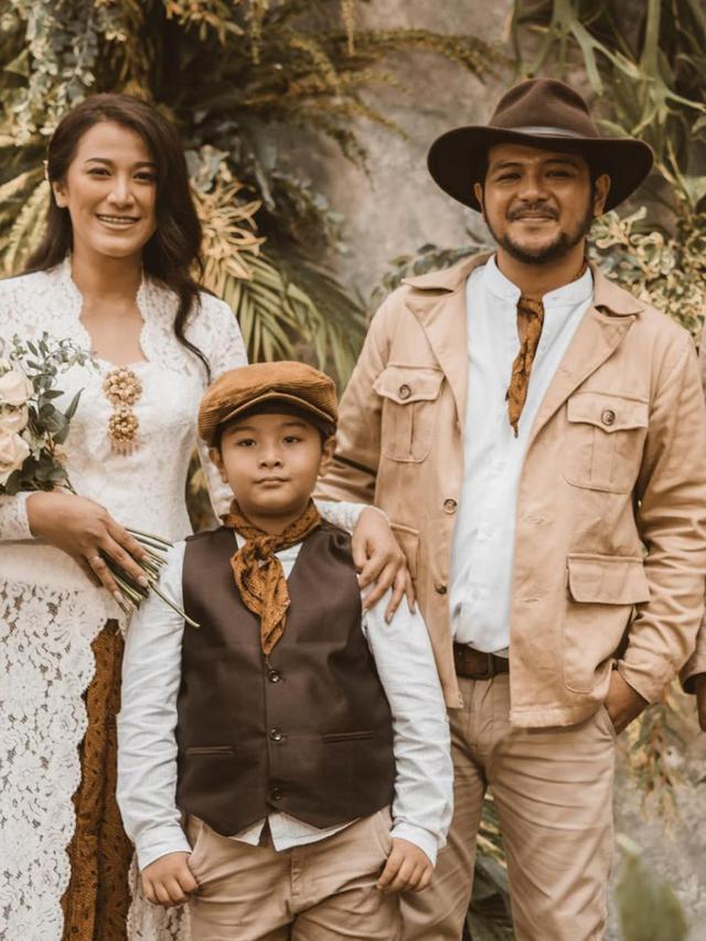 Potret ramon y tungka dengan istri yang jarang tersorot media. (credit:instagram.com/ramonytungka)