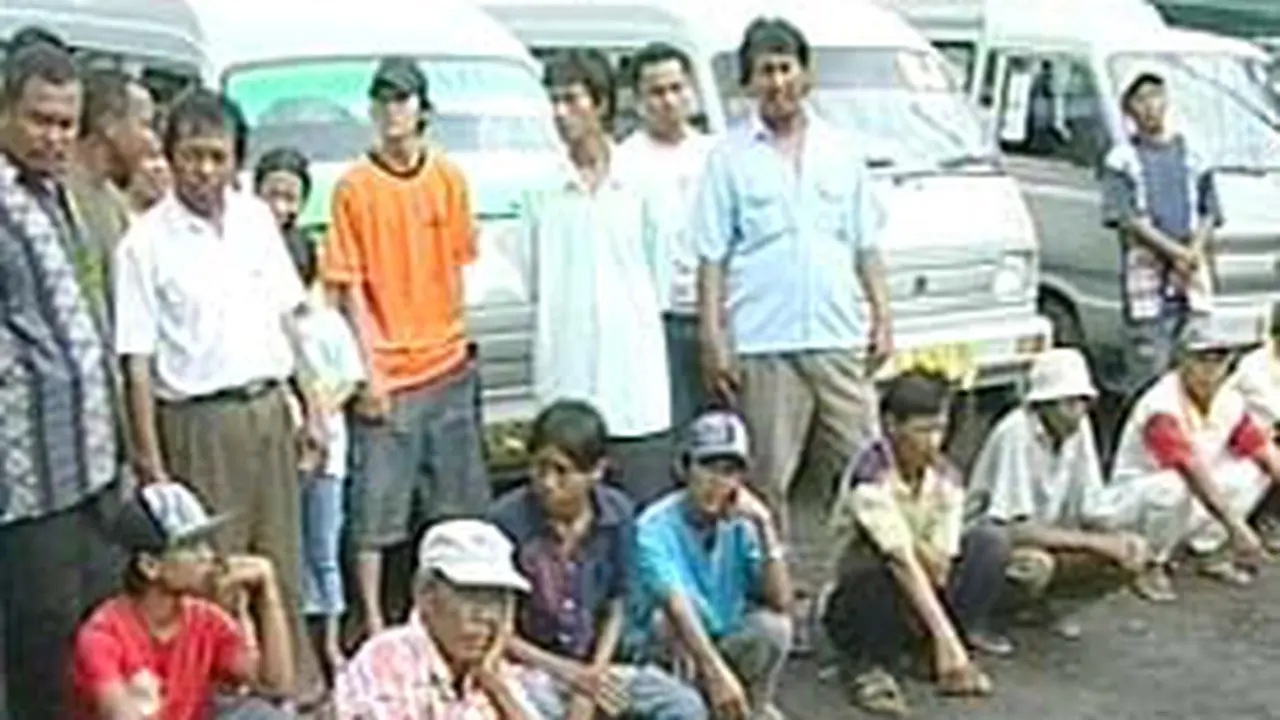 060405bdemoSopir.jpg