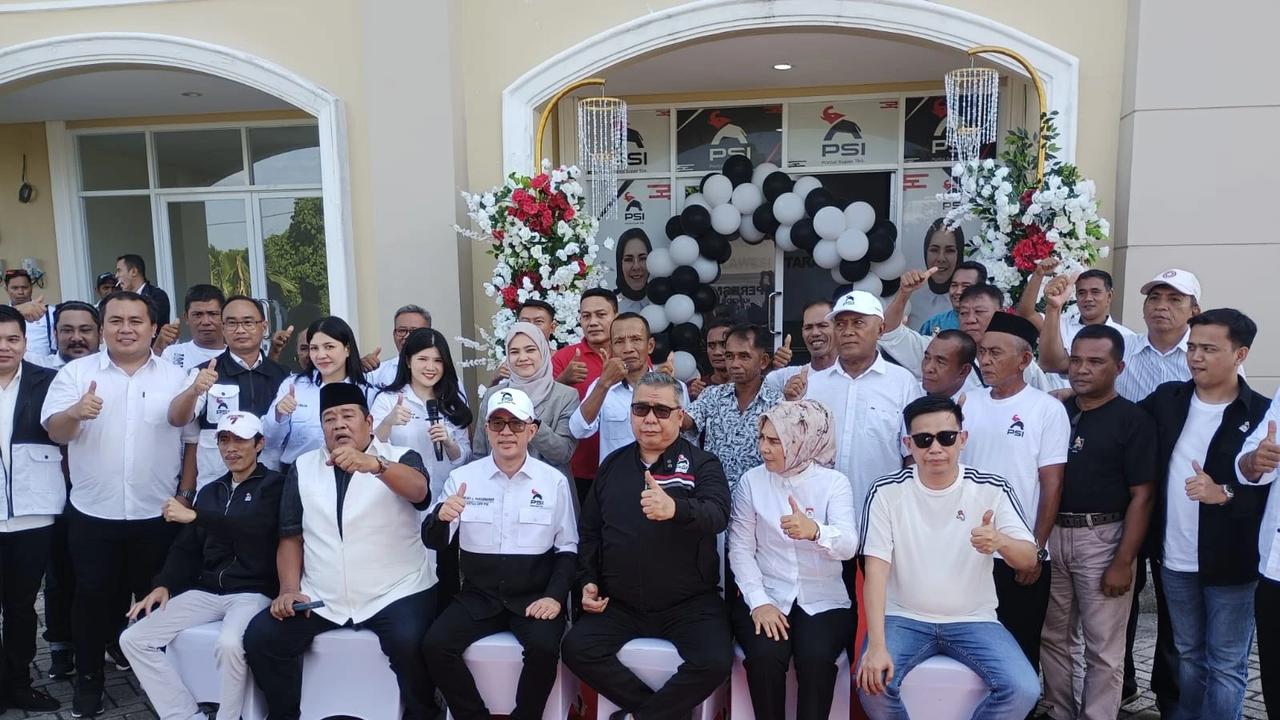 Ketua Harian DPP Partai Solidaritas Indonesia (PSI) Ahmad Ali meresmikan kantor DPW PSI Sulawesi Utara