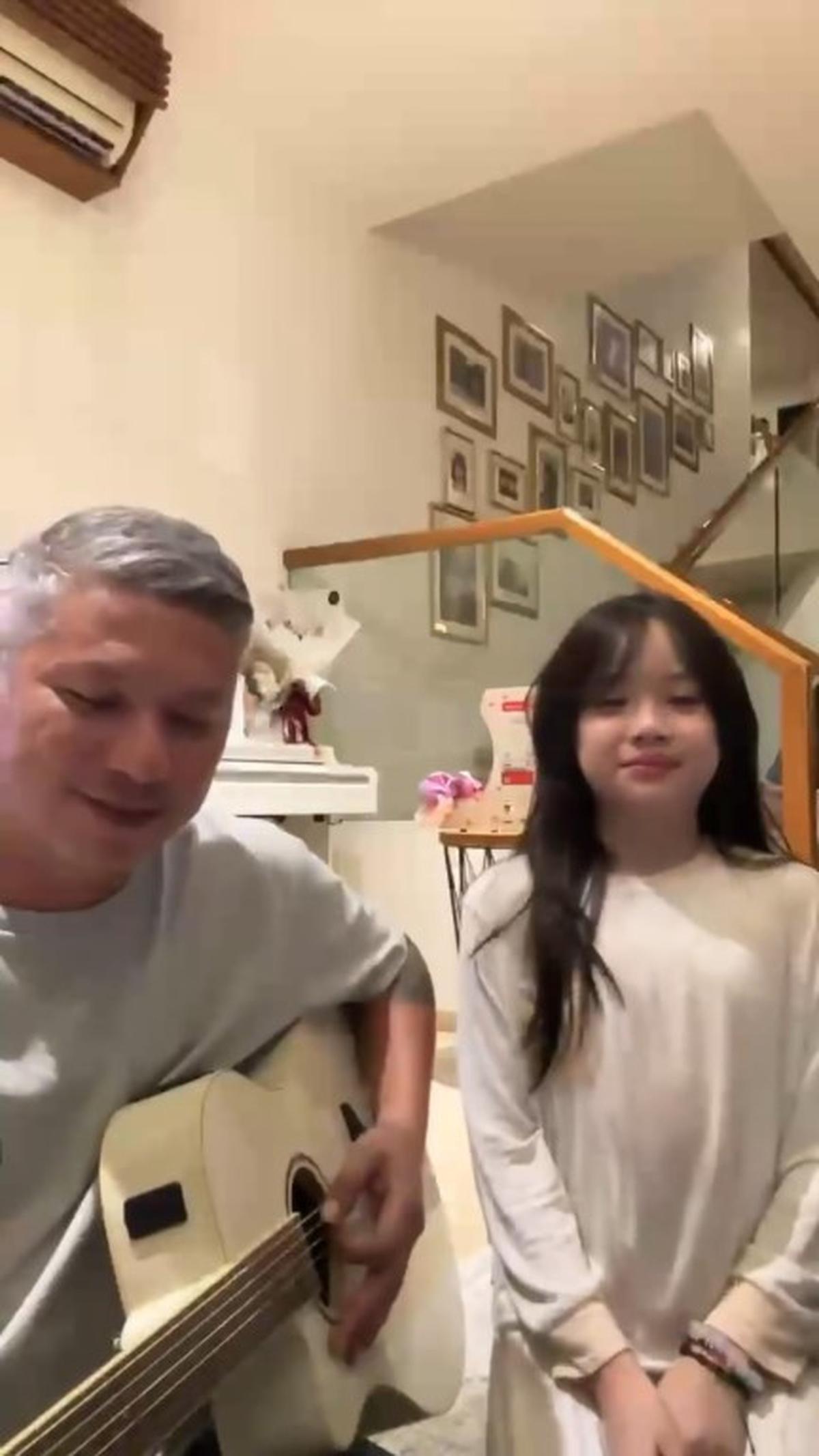Ngaku Nyesel Nggak Belajar Alat Musik, Ini Momen Manis Gading Marten dan Gempi Cover Lagu 'Baby' Justin Bieber