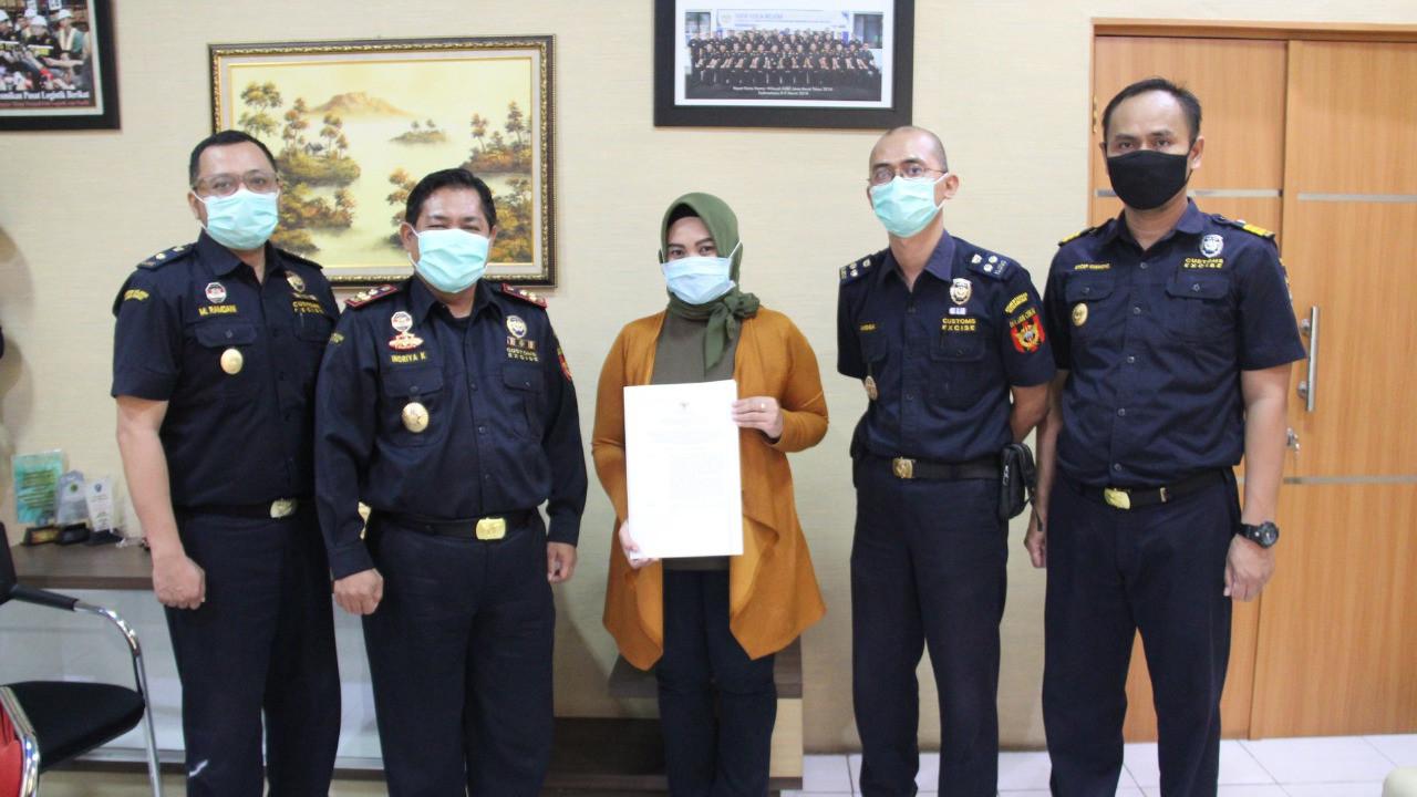 Dukung IKM, Bea Cukai Tasikmalaya Berikan Fasilitas KITE untuk PT Butik Ustazah
