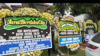 Deretan Karangan Bunga Pejabat Penuhi Rumah Duka Anggota BPK Haerul Saleh