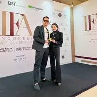 Reza Gladys dan suami (Instagram/rezagladys)