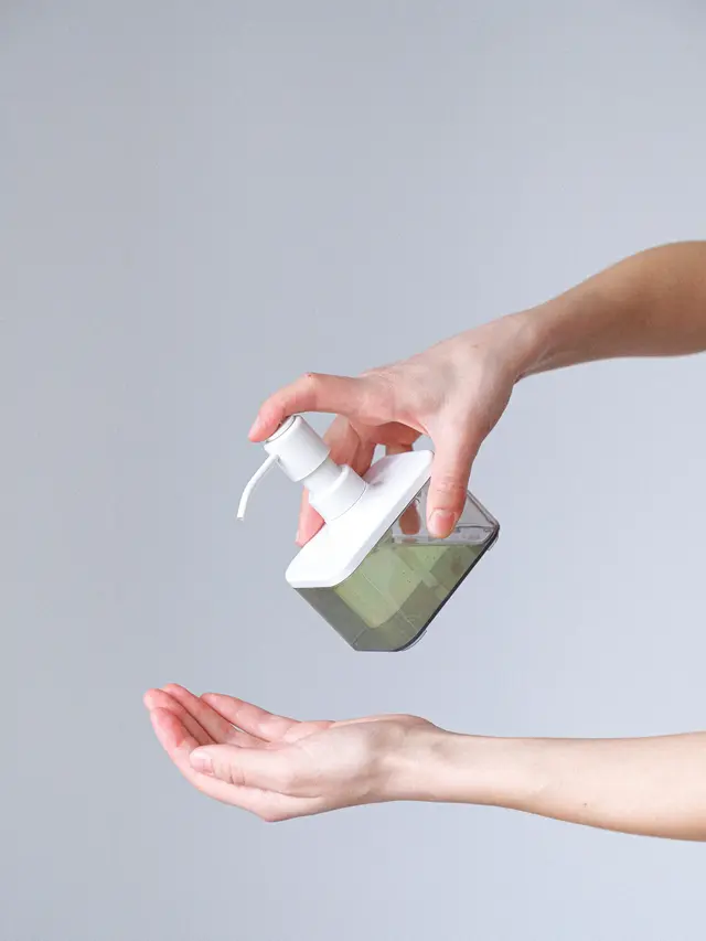 Ilustrasi sabun antiseptik untuk mencegah bakteri dan virus. Photo by Anna Shvets: pexels