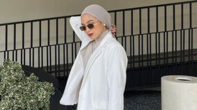 Selebgram Bagikan 3 Cara Padu Padan Hijab Turban dengan Pakaian Formal