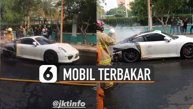 Beredar video mobil sport berwarna putih terbakar di Jalan Raya Bulevard, Pegangsan Dua, Kelapa Gading, Jakarta Utara.
