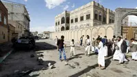 Konflik di Yaman terjadi setelah kubu pemberontak Houthi melengserkan Presiden Abdrabbuh Mansour Hadi pekan lalu.