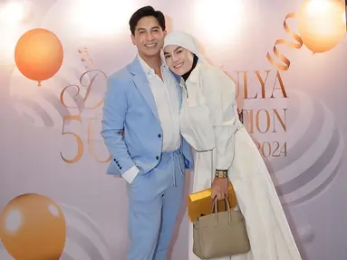 Momen tak terduga Sarita Abdul Mukti bisa bertemu dengan Dedi Mulyana. Mantan istri Faisal Haris ini ini mengungkap mereka sudah tidak bertemu selama 29 tahun. Dedi Mulyana sendiri diketahui menetap di Belanda. (Liputan6.com/IG/@queen_saritaabdulmukti)