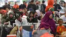 Calon penumpang menunggu pemberangkatan di Stasiun Pasar Senen, Jakarta, Rabu (29/5/2019). H-7 Lebaran, Stasiun Pasar Senen mulai dipadati penumpang yang ingin mudik ke kampung halaman masing-masing. (merdeka.com/Imam Buhori)