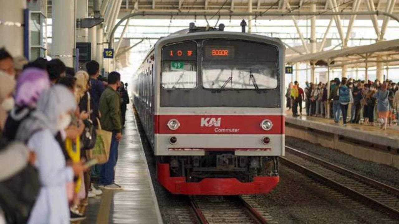 KAI Commuter Lakukan Pemeriksaan Menyeluruh Usai KRL Keluarkan Asap di Stasiun UP