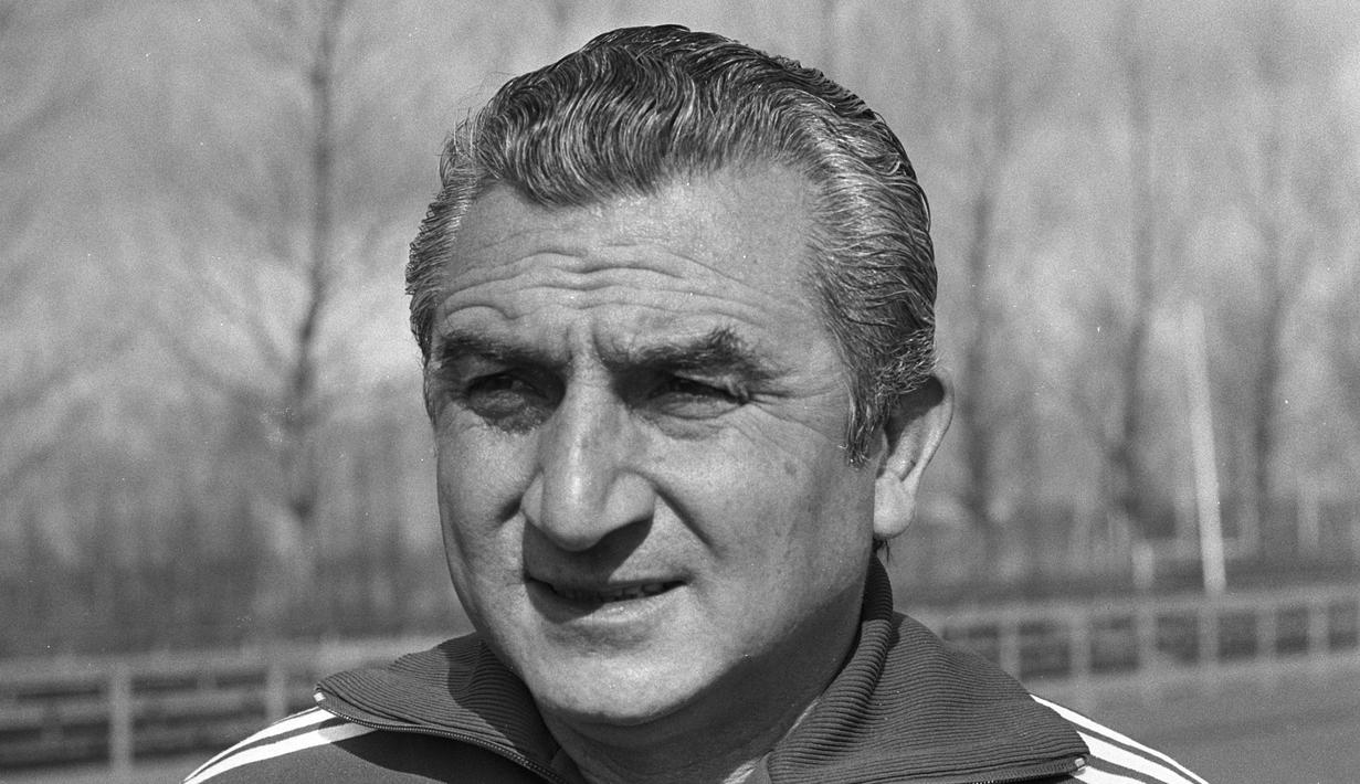 Pelath Real Madrid, Miguel Munoz, berada di posisi 9 dengan rasio kemenangan 57,7 persen (41 kemenangan dari 71 pertandingan). (Wikipedia.org)