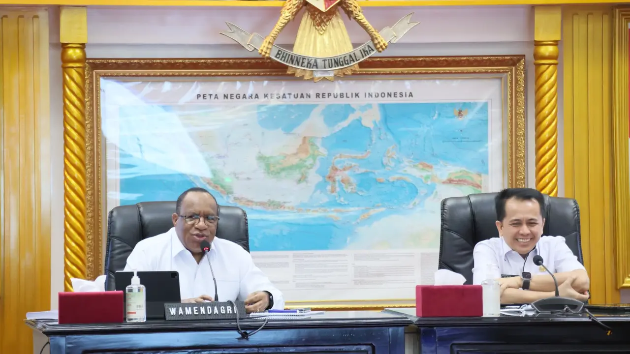 Wakil Menteri Dalam Negeri (wamendagri) John Wempi Wetipo dan Direktur Jenderal (Dirjen) Bina Keuangan Daerah (Keuda) Agus Fatoni (Istimewa)