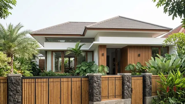 Pagar Bambu dengan Kombinasi Batu Alam dan Beton