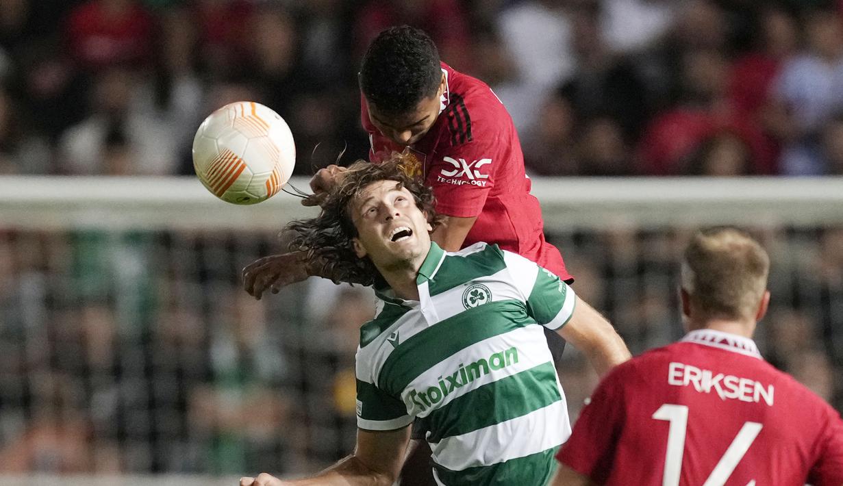 Masuknya Rashford di awal babak kedua memberikan dimensi serangan yang berbeda. Manchester United jadi lebih berani tampil menyerang. (AP/Petros Karadjias)