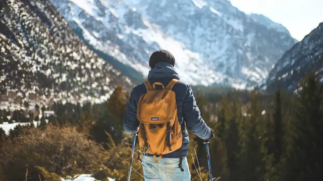 Seseorang yang gemar hiking