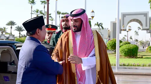Presiden Prabowo Subianto melakukan pertemuan bilateral tingkat tinggi dengan Putra Mahkota sekaligus Perdana Menteri Arab Saudi, Mohammed bin Salman Al Saud (MBS) di Istana Al-Salam, Jeddah, Rabu, 2 Juli 2025. (Foto: Muchlis Jr - Biro Pers Sekretariat Pr