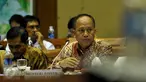 Menteri Riset Teknologi dan Pendidikan Tinggi, M Nasir mengikuti rapat kerja (raker) dengan Komisi VII DPR RI, di Komplek Parlemen, Jakarta, Kamis (22/10). Rapat itu membahas Rencana Kerja Anggaran Kementerian Lembaga (RKAKL) 2016. (Liputan6/Johan Tallo)