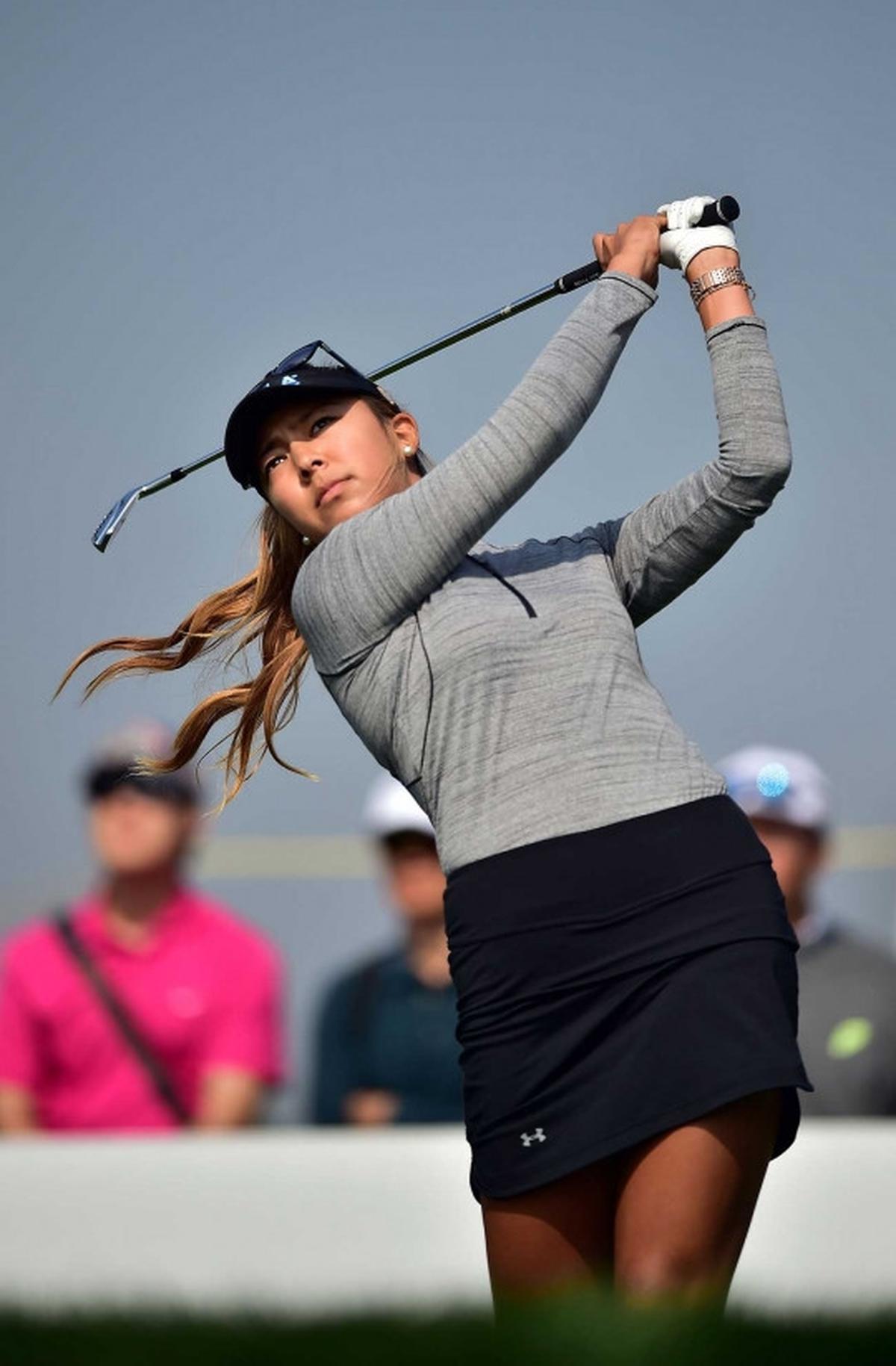 Aksi pegolf cantik di kejuaraan LPGA KEB Hana Bank