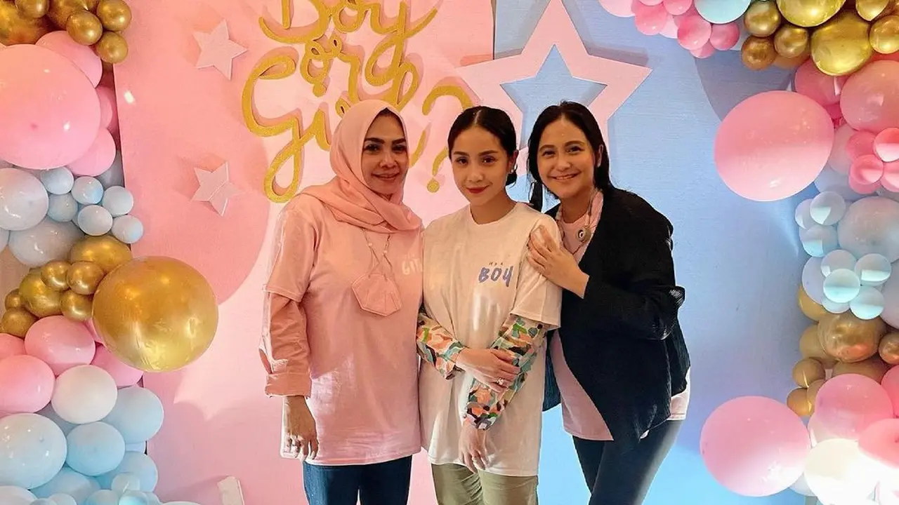 6 Potret Rieta Amilia Bareng Nagita Slavina dan Caca Tengker, Selalu Kompak