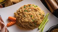 How to make egg fried rice at home. (Photo: Christopher Alvarenga/Unsplash)
