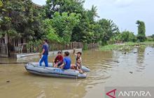 Banjir Serang Rendam Ratusan Rumah, Dua Bangunan Roboh Akibat Cuaca Ekstrem