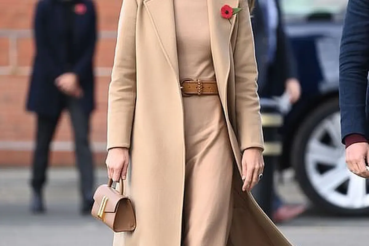 Gaya Anti Membosankan dari Putri Kate Middleton dalam Balutan Busana Monokrom