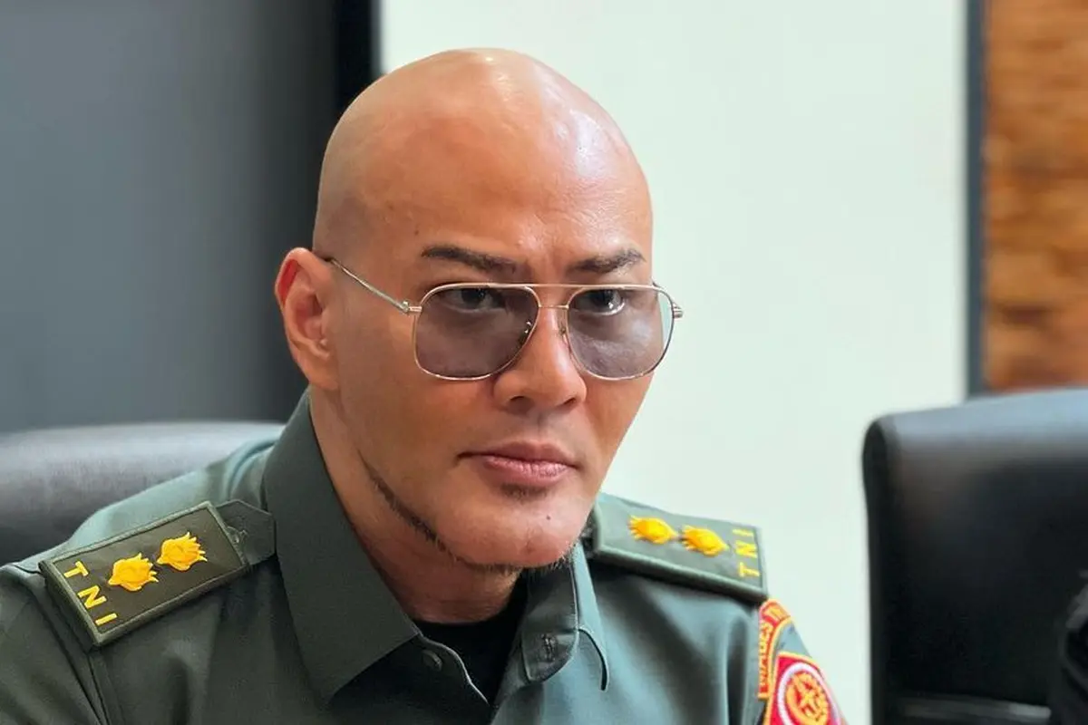 [Fimela] Deddy Corbuzier Berseragam TNI