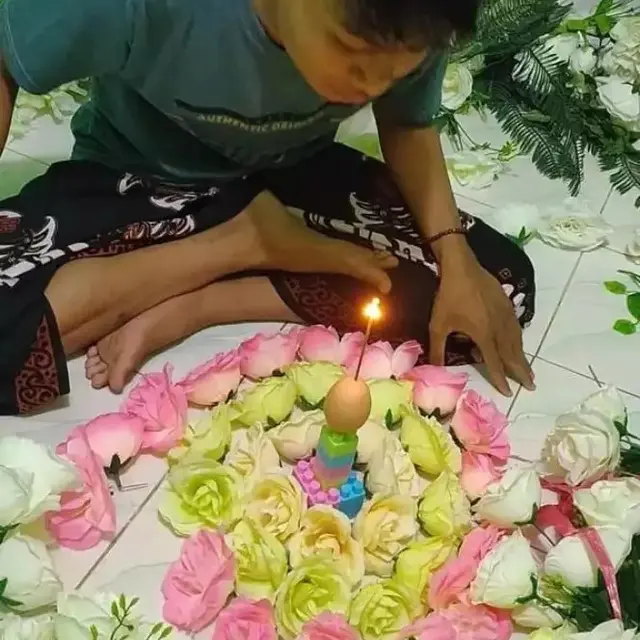 6 Potret Lilin Ulang Tahun Nyeleneh Ini Bikin Ngakak, Solusi ketika Kepepet