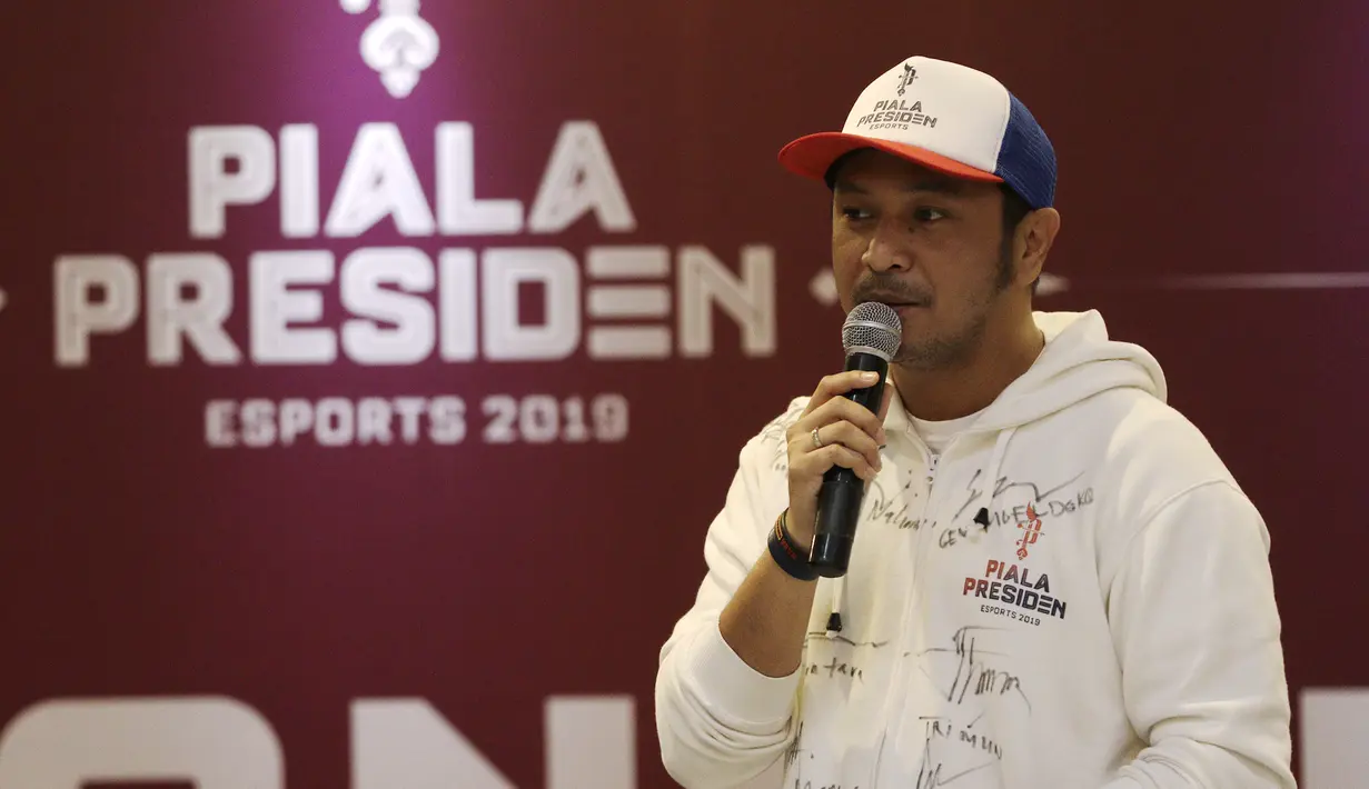 Ketua Steering Commite, Giring Ganesha, saat pengenalan 16 tim esports Piala Presiden 2019 di Gedung Krida Bhakti Setneg, Jakarta, Selasa (26/3). Final turnamen akan diselengarakan pada 30-31 Maret mendatang. (Bola.com/Yoppy Renato)