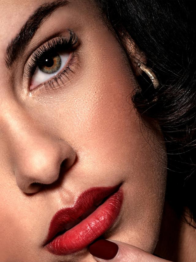 Lipstik Berwarna Merah Bata