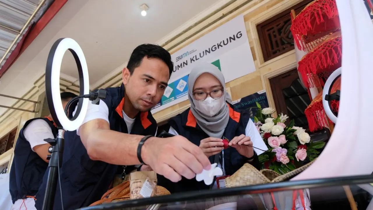 Dalam memeriahkan Hari Ulang Tahun Republik Indonesia (HUT RI) ke-77, Program Relawan Bakti BUMN untuk Indonesia hadir sebagai persembahan BUMN untuk Indonesia